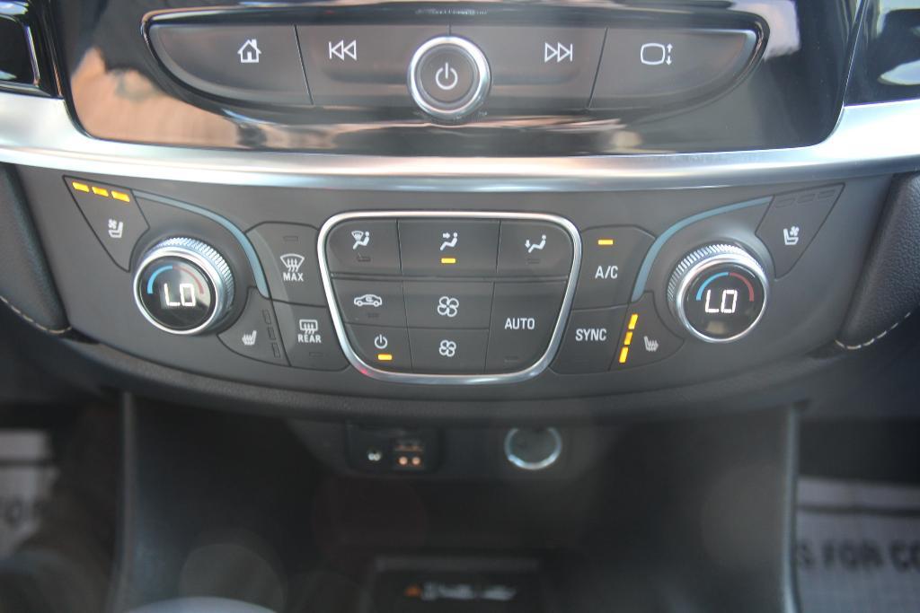 used 2022 Chevrolet Traverse car, priced at $32,990