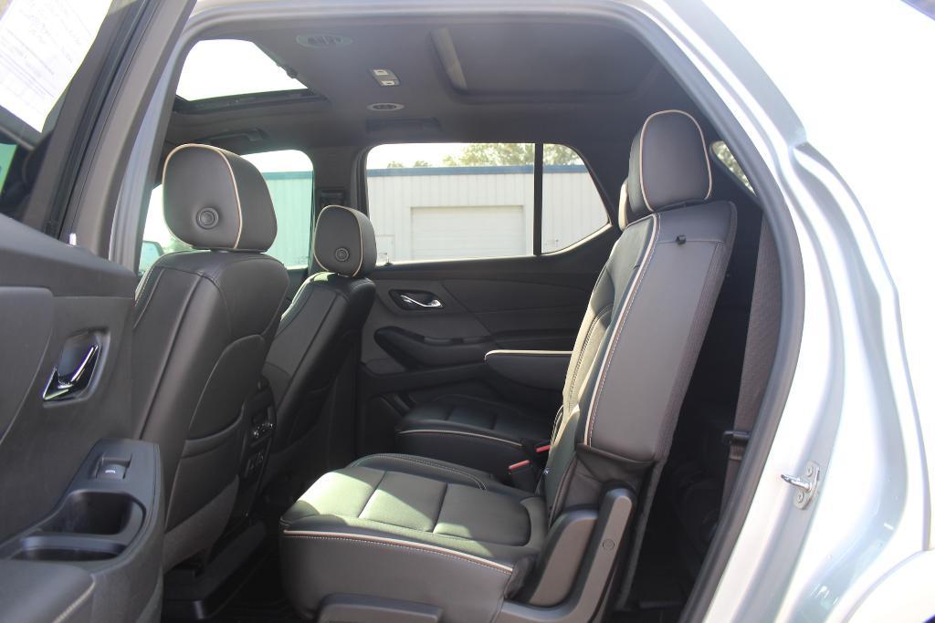 used 2022 Chevrolet Traverse car, priced at $32,990