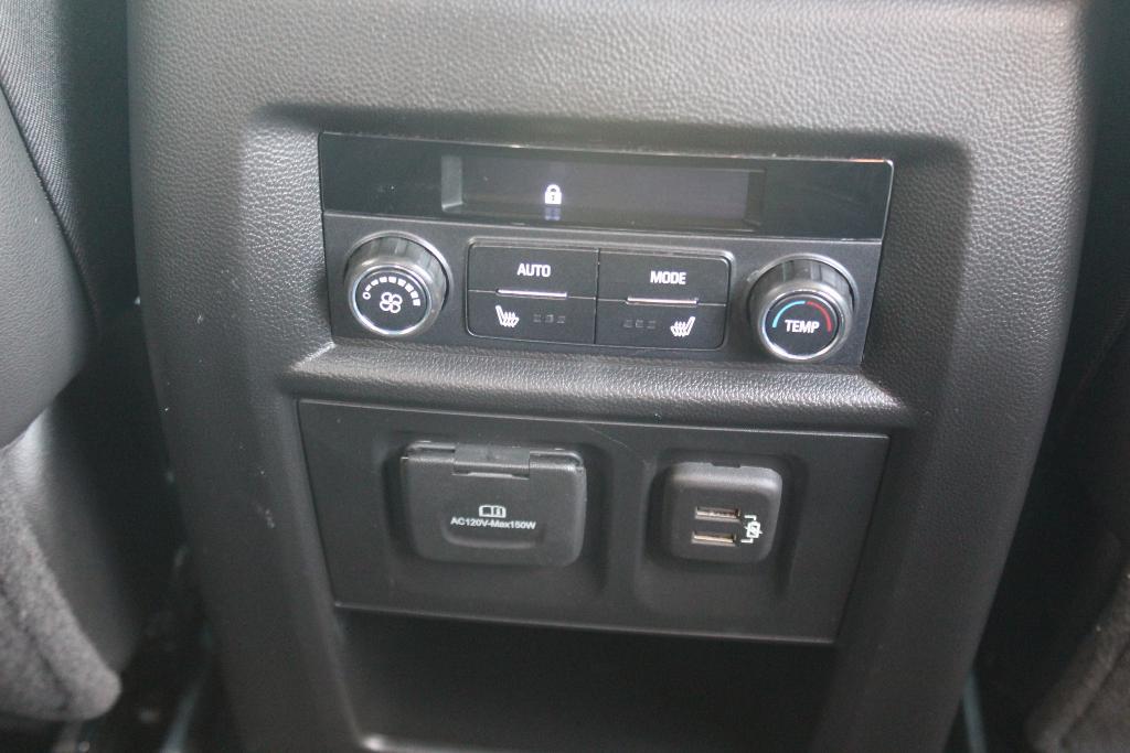 used 2022 Chevrolet Traverse car, priced at $32,990