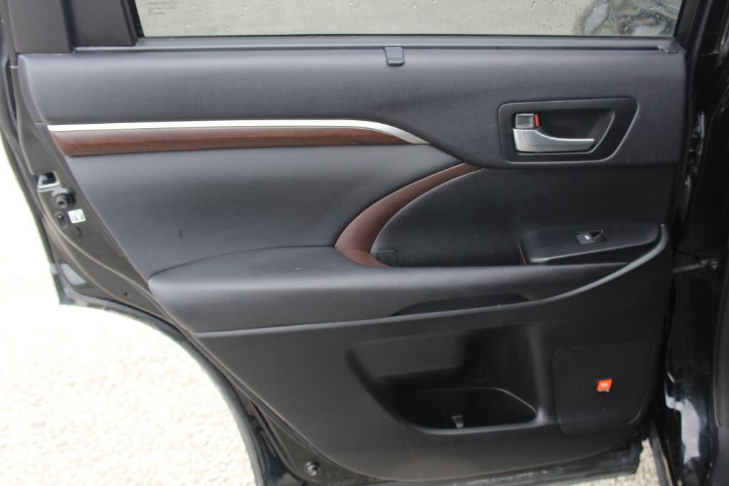 used 2015 Toyota Highlander car, priced at $16,997