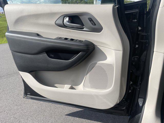 used 2023 Chrysler Pacifica Hybrid car, priced at $24,800