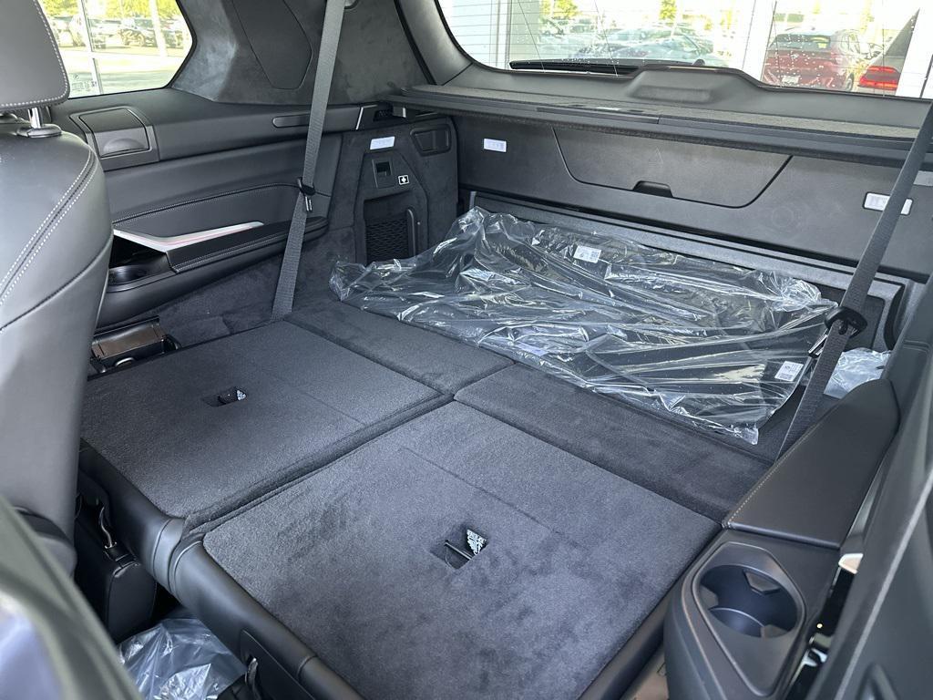 new 2025 BMW X7 car, priced at $125,545