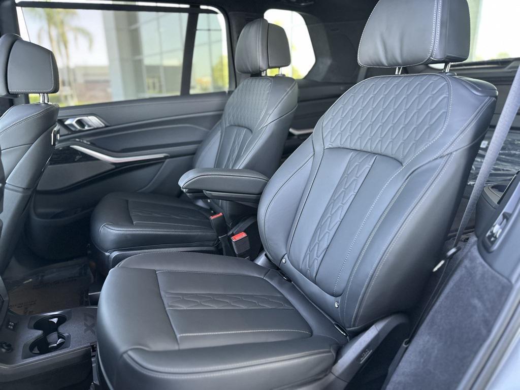 new 2025 BMW X7 car, priced at $125,545