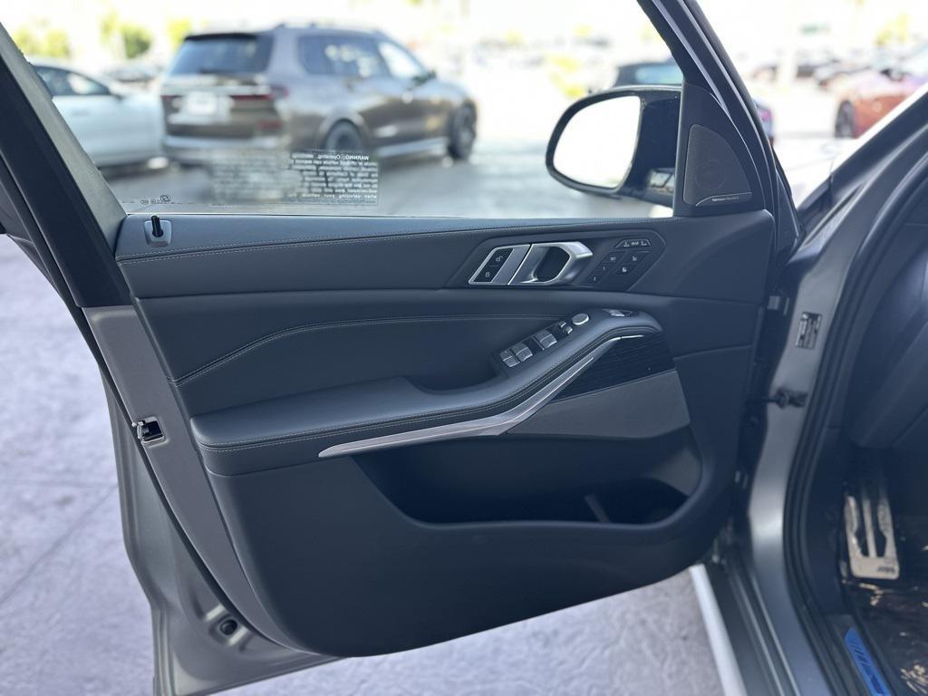 new 2025 BMW X7 car, priced at $125,545