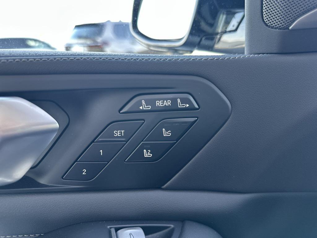 new 2025 BMW X7 car, priced at $125,545