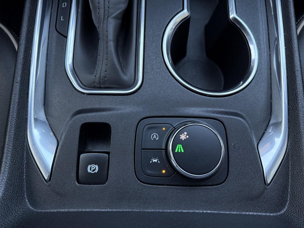 used 2023 Chevrolet Traverse car, priced at $37,990