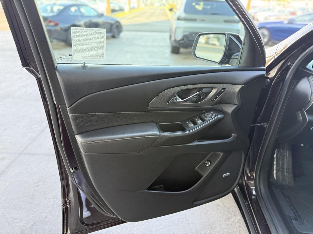 used 2023 Chevrolet Traverse car, priced at $37,990