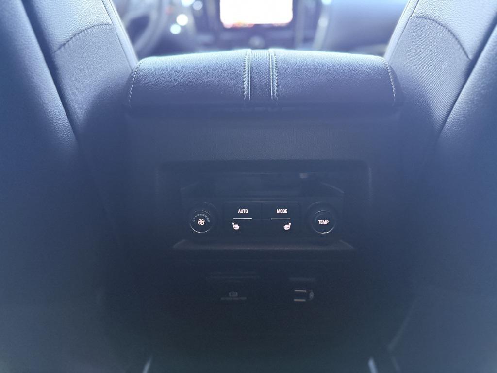 used 2023 Chevrolet Traverse car, priced at $37,990