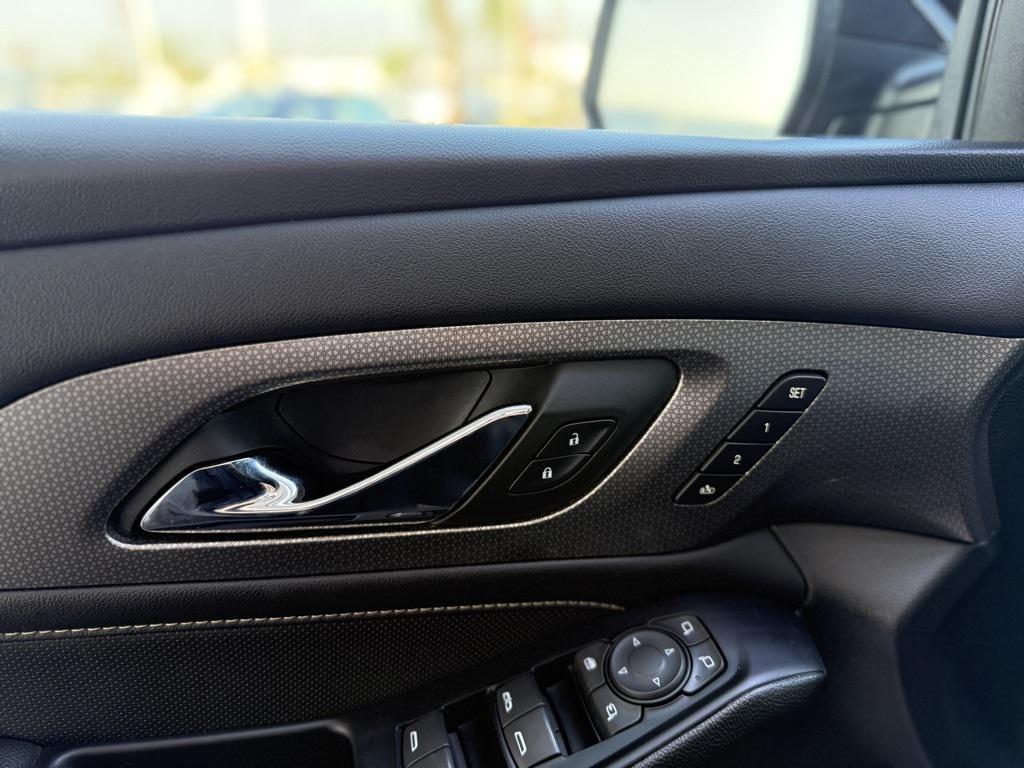 used 2023 Chevrolet Traverse car, priced at $37,990