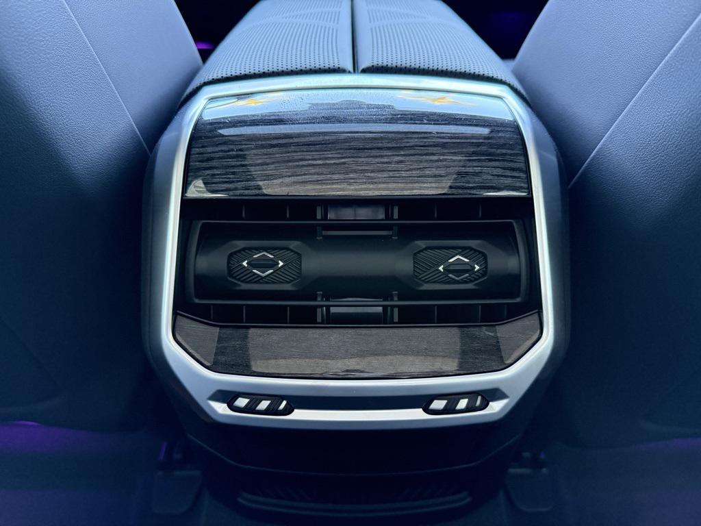 new 2025 BMW 760 car, priced at $135,145