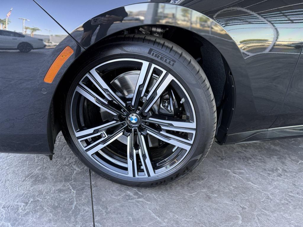 new 2025 BMW 760 car, priced at $135,145