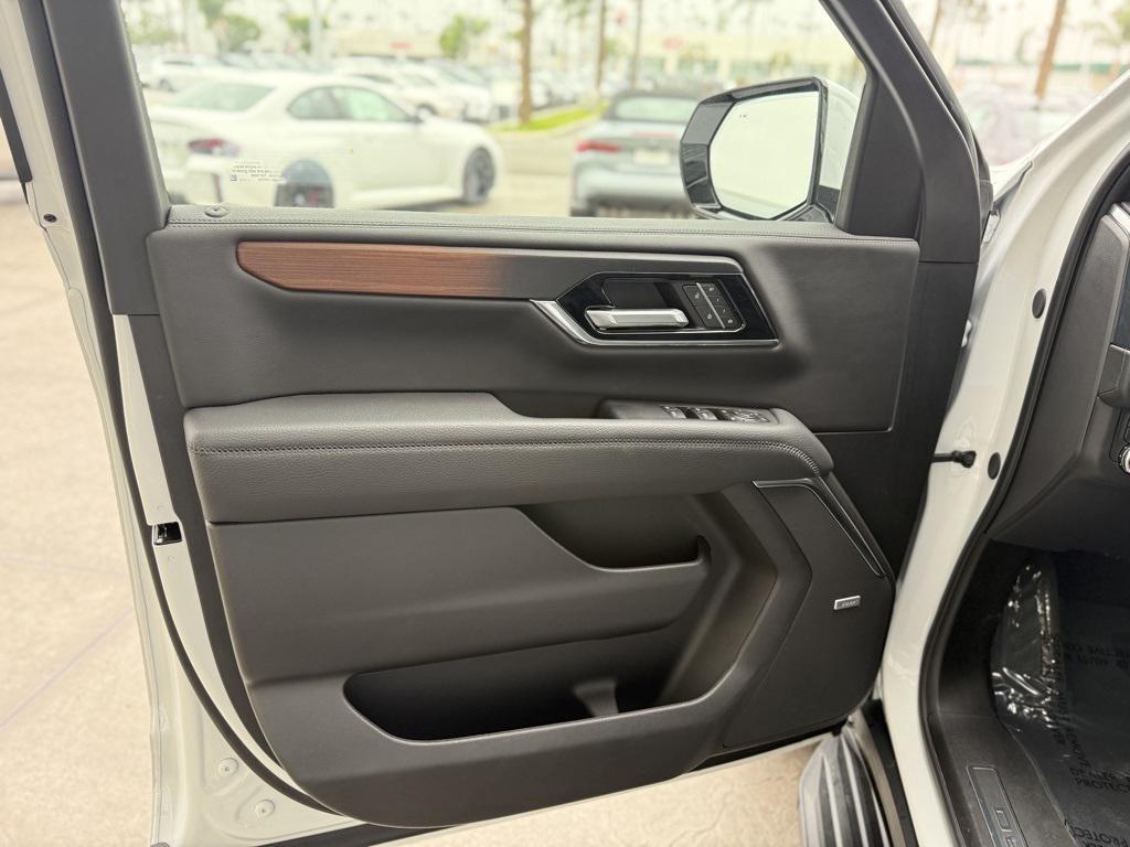 used 2025 GMC Yukon car, priced at $76,990