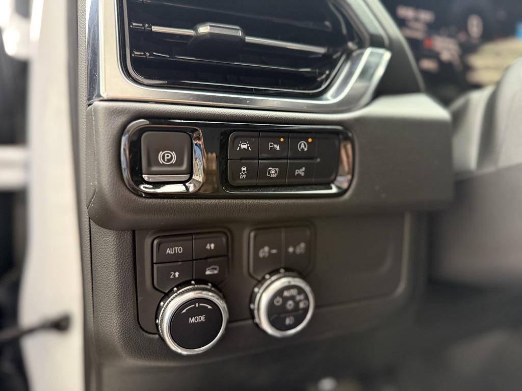 used 2025 GMC Yukon car, priced at $76,990