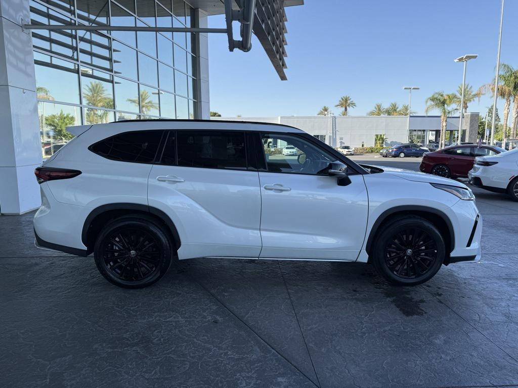 used 2024 Toyota Highlander car, priced at $40,990
