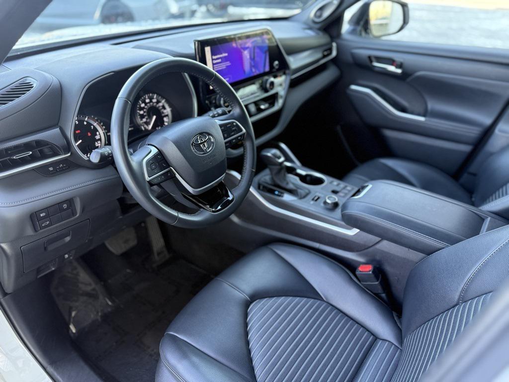 used 2024 Toyota Highlander car, priced at $40,990