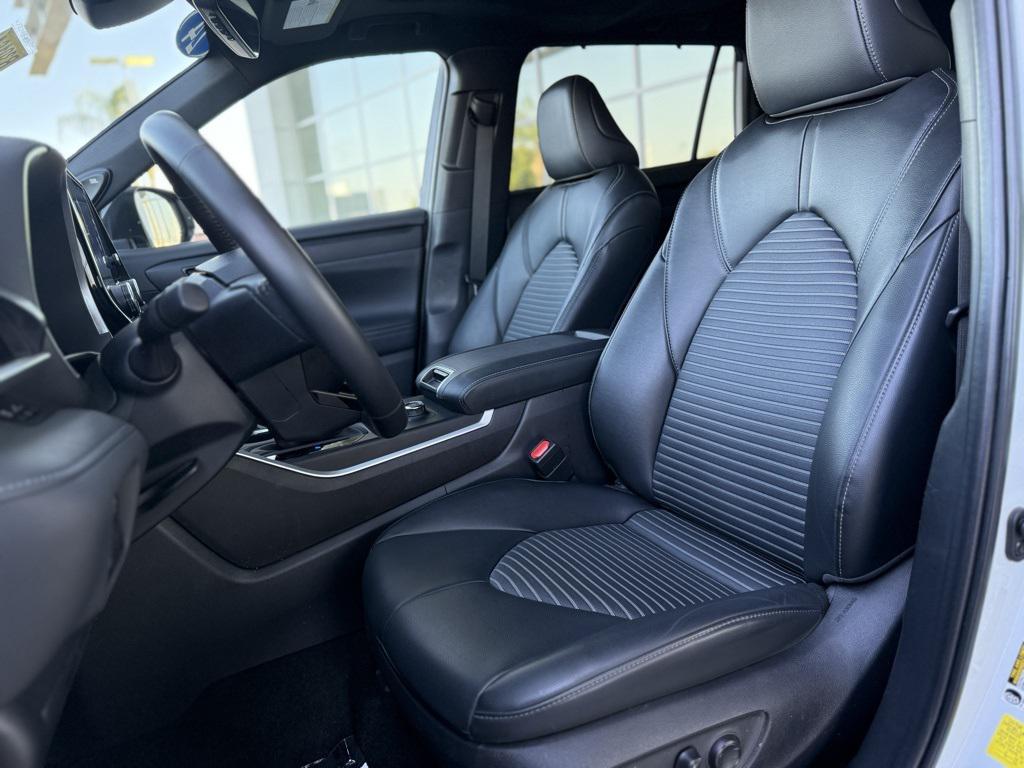 used 2024 Toyota Highlander car, priced at $40,990