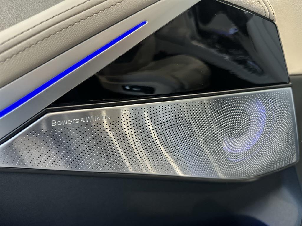 new 2025 BMW X7 car, priced at $163,145