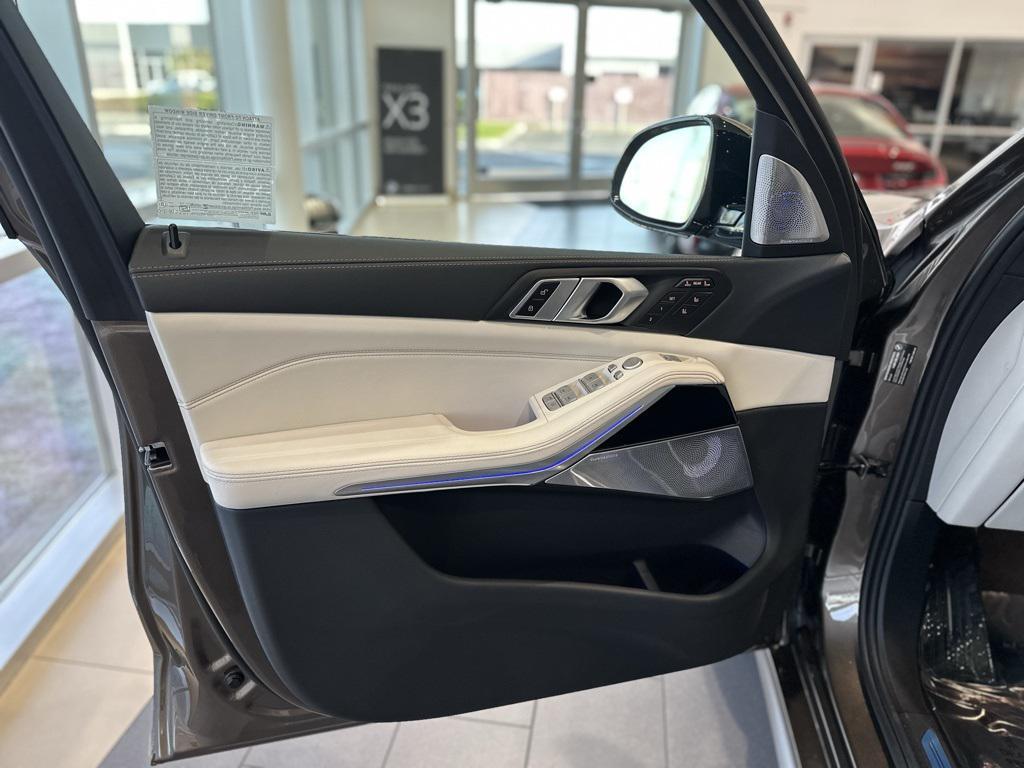 new 2025 BMW X7 car, priced at $163,145