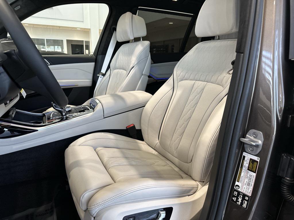new 2025 BMW X7 car, priced at $163,145