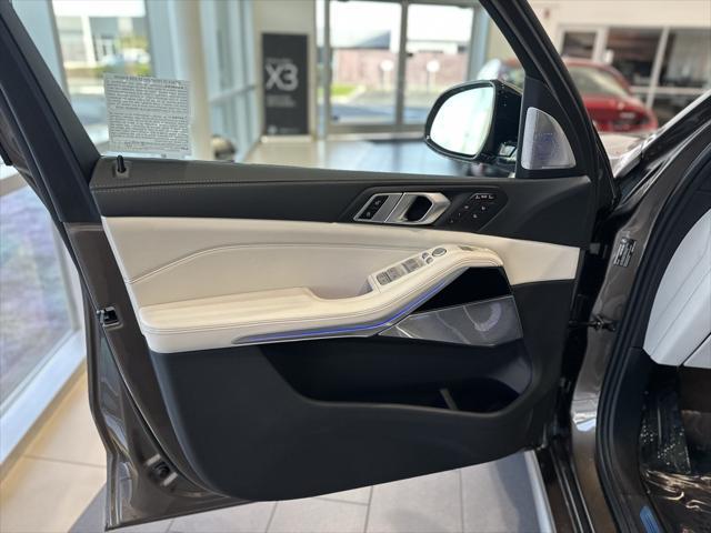 new 2025 BMW X7 car, priced at $163,145