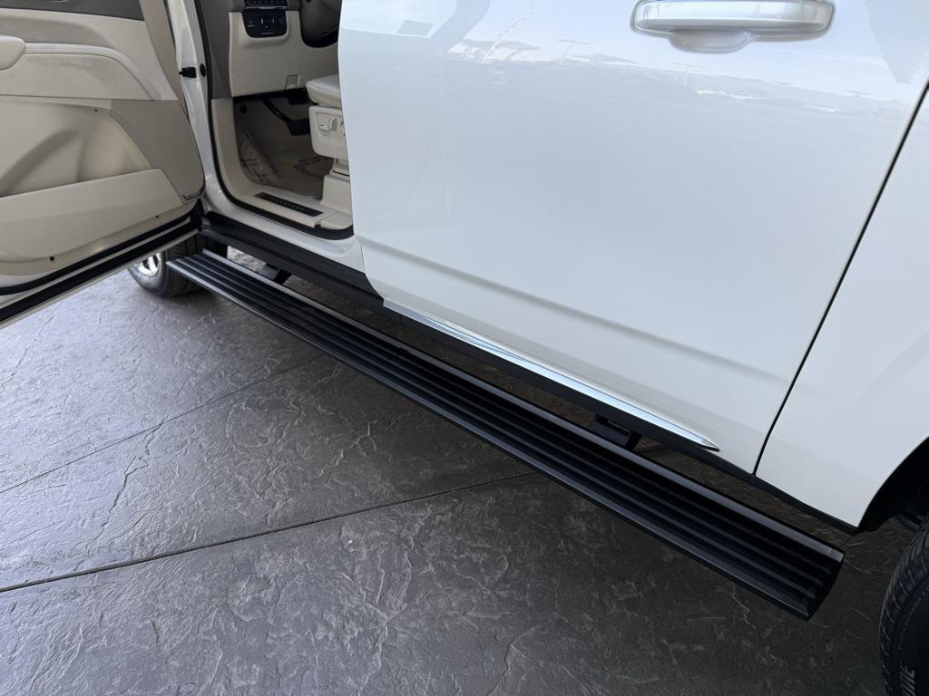 used 2022 Cadillac Escalade ESV car, priced at $89,990