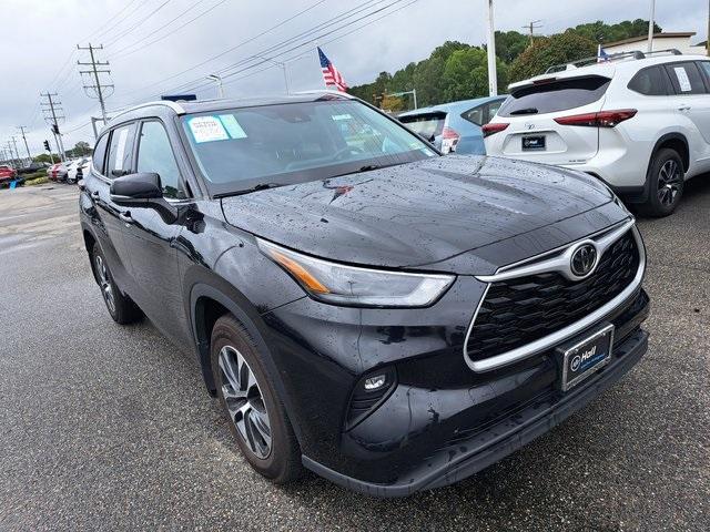 used 2022 Toyota Highlander car, priced at $34,800