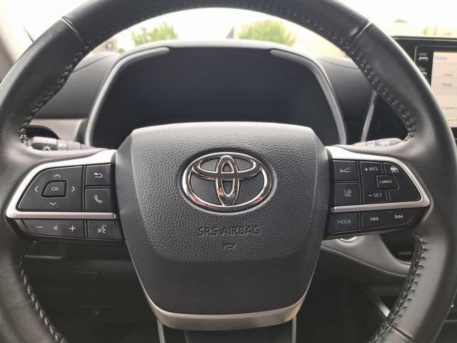 used 2022 Toyota Highlander car, priced at $34,800