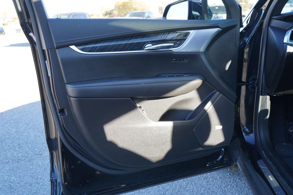 used 2024 Cadillac XT6 car, priced at $41,000