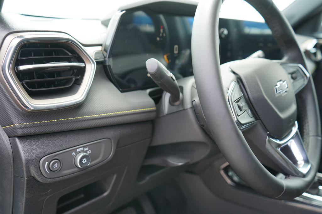 new 2025 Chevrolet TrailBlazer car, priced at $28,825