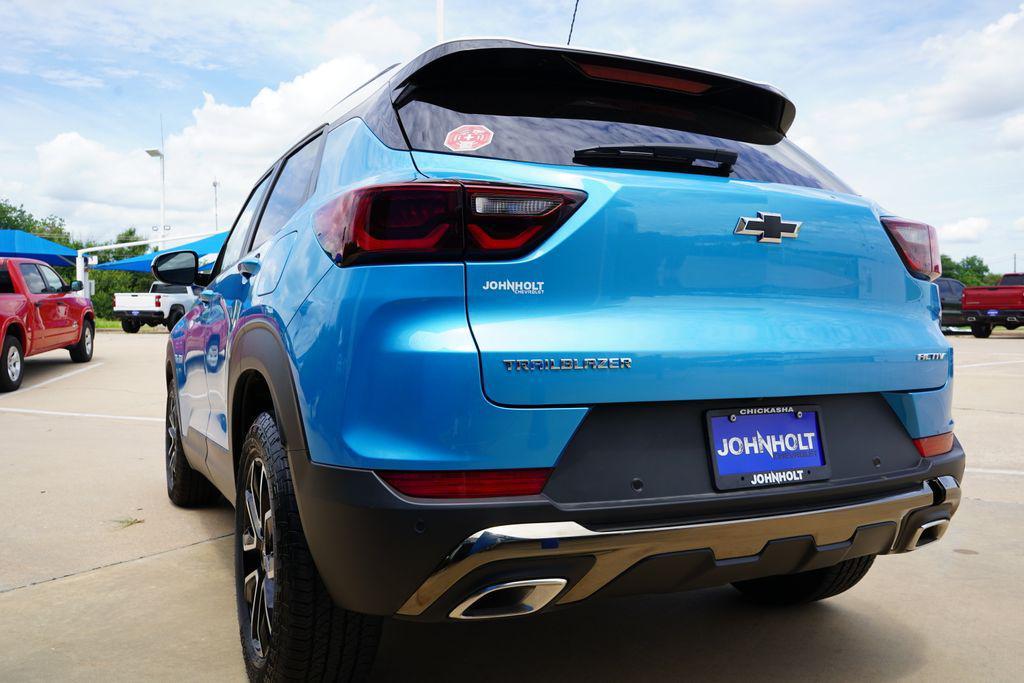 new 2025 Chevrolet TrailBlazer car, priced at $28,825