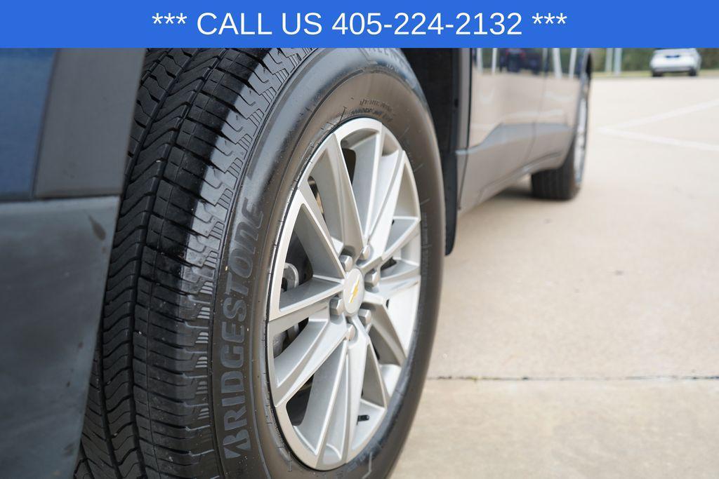 used 2023 Chevrolet Traverse car, priced at $27,789