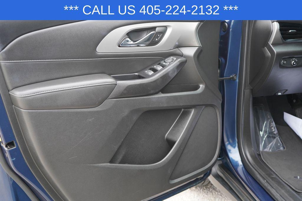 used 2023 Chevrolet Traverse car, priced at $27,789
