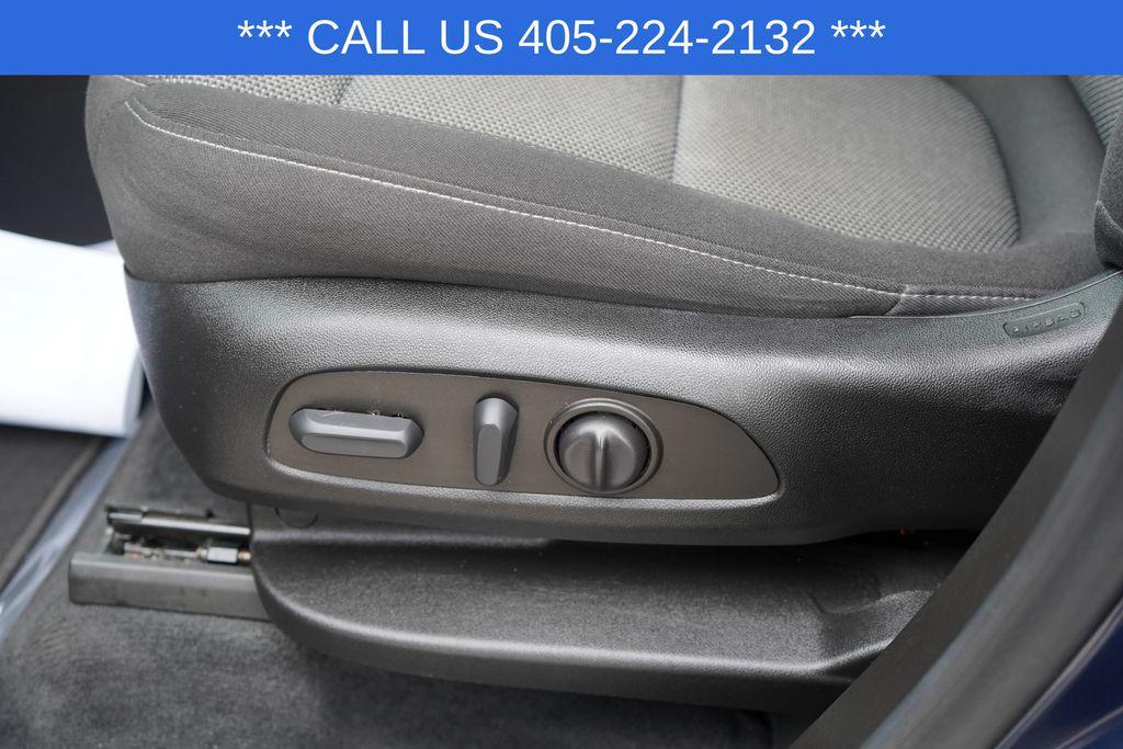 used 2023 Chevrolet Traverse car, priced at $27,789