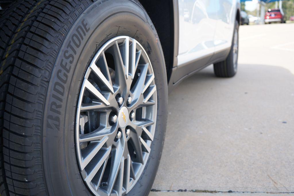 new 2026 Chevrolet Traverse car, priced at $44,019