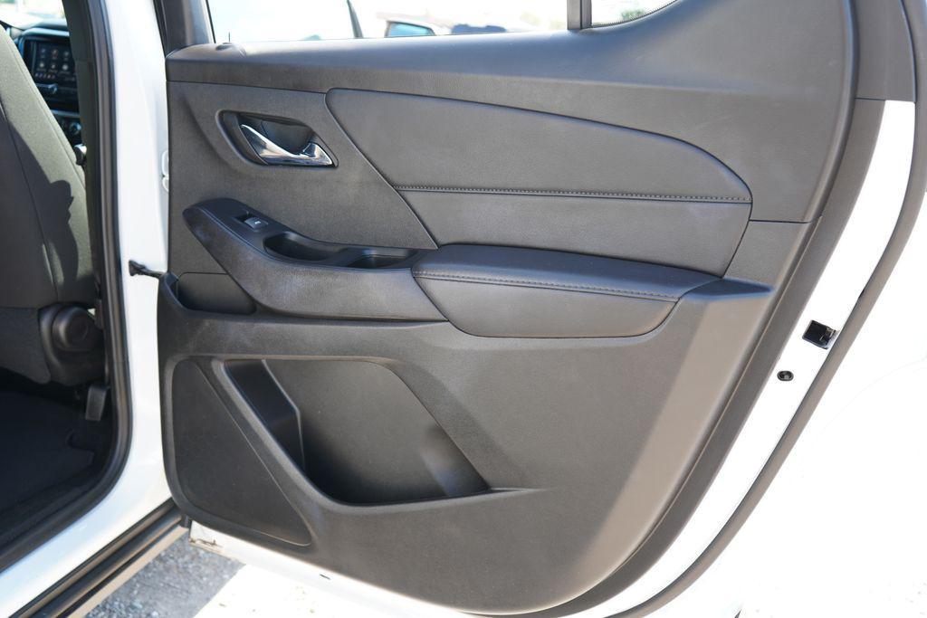 used 2023 Chevrolet Traverse car, priced at $25,900