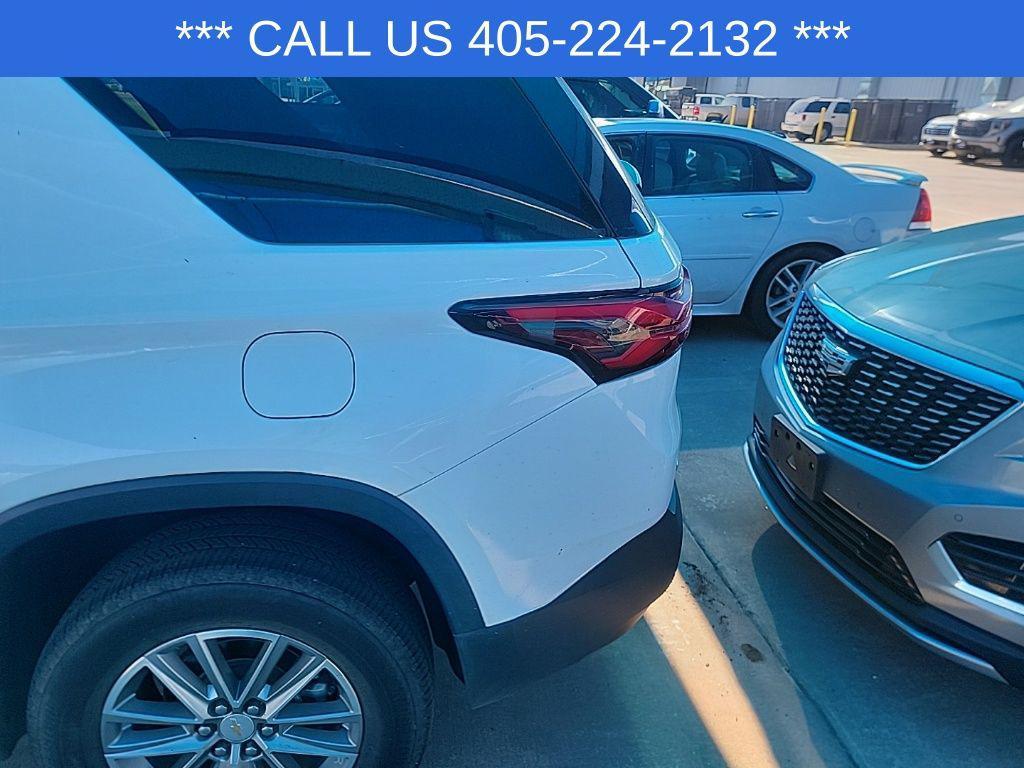 used 2023 Chevrolet Traverse car, priced at $29,018