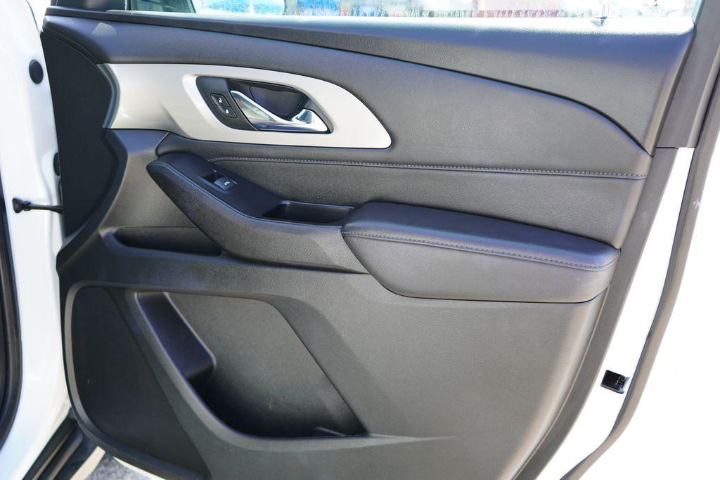 used 2023 Chevrolet Traverse car, priced at $25,900