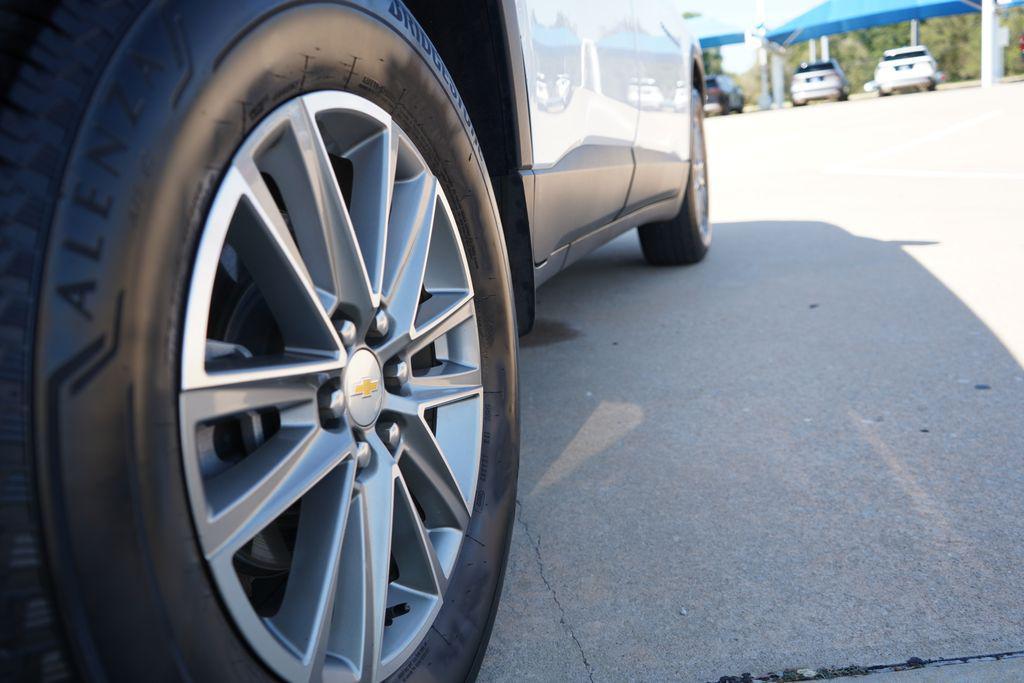 used 2023 Chevrolet Traverse car, priced at $25,900