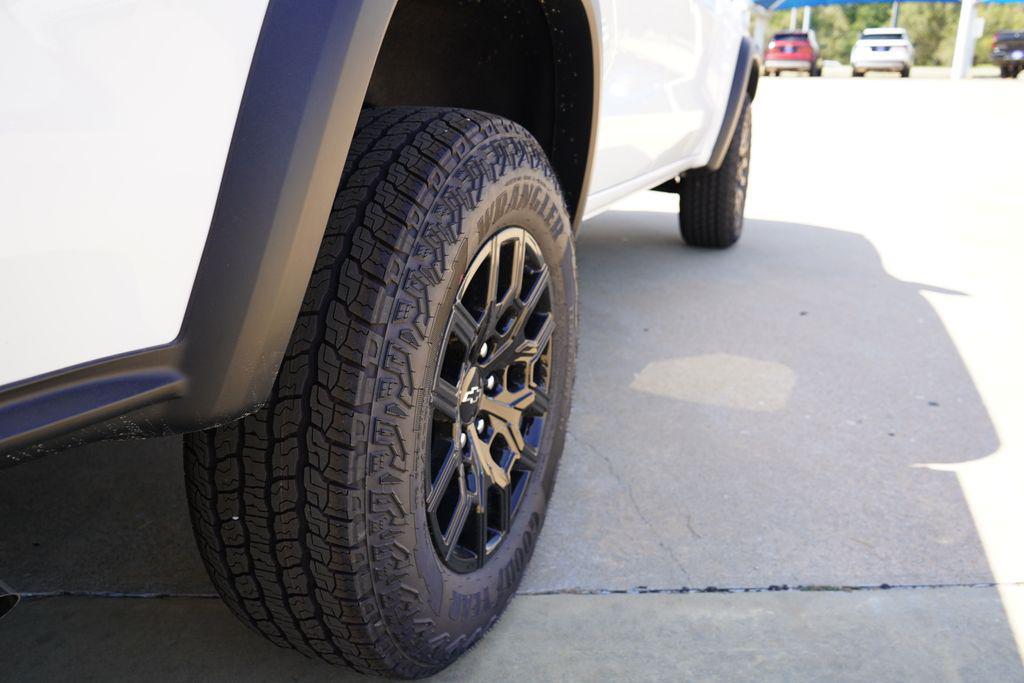 new 2026 Chevrolet Colorado car, priced at $43,611