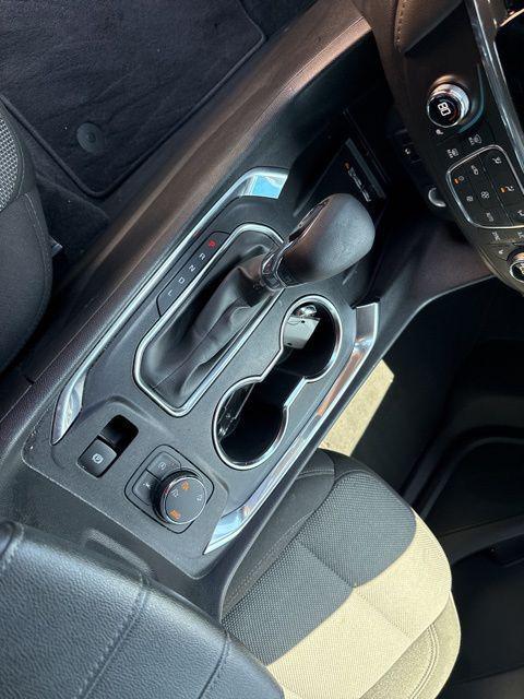used 2023 Chevrolet Traverse car, priced at $28,300