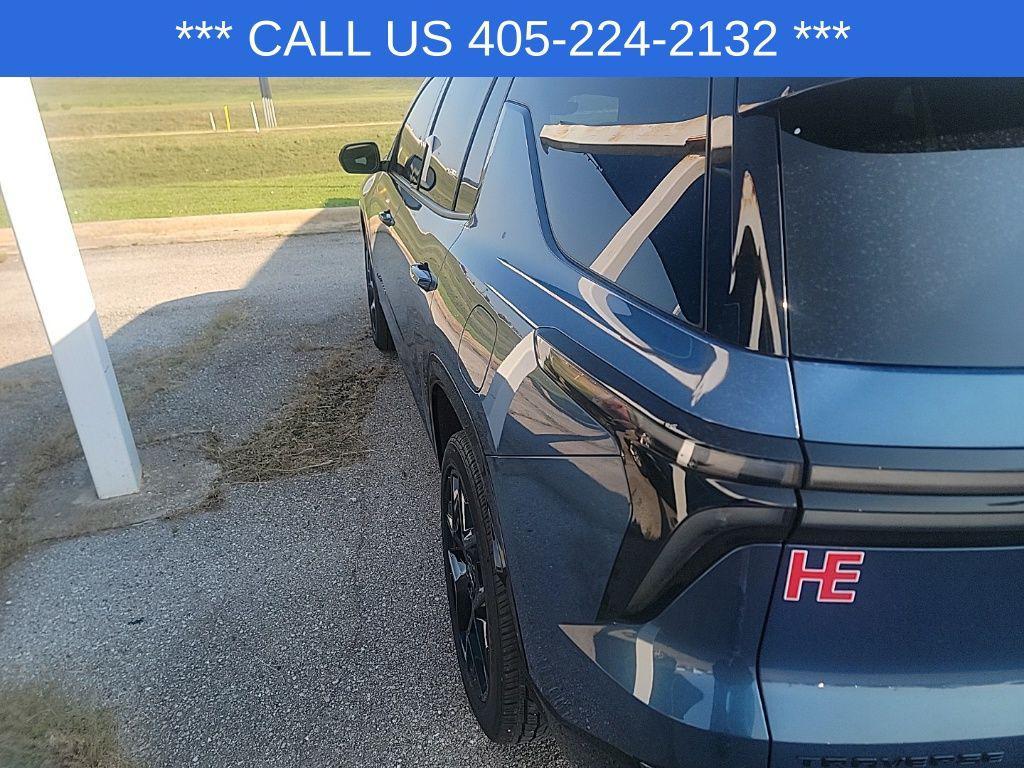 used 2024 Chevrolet Traverse car, priced at $49,990