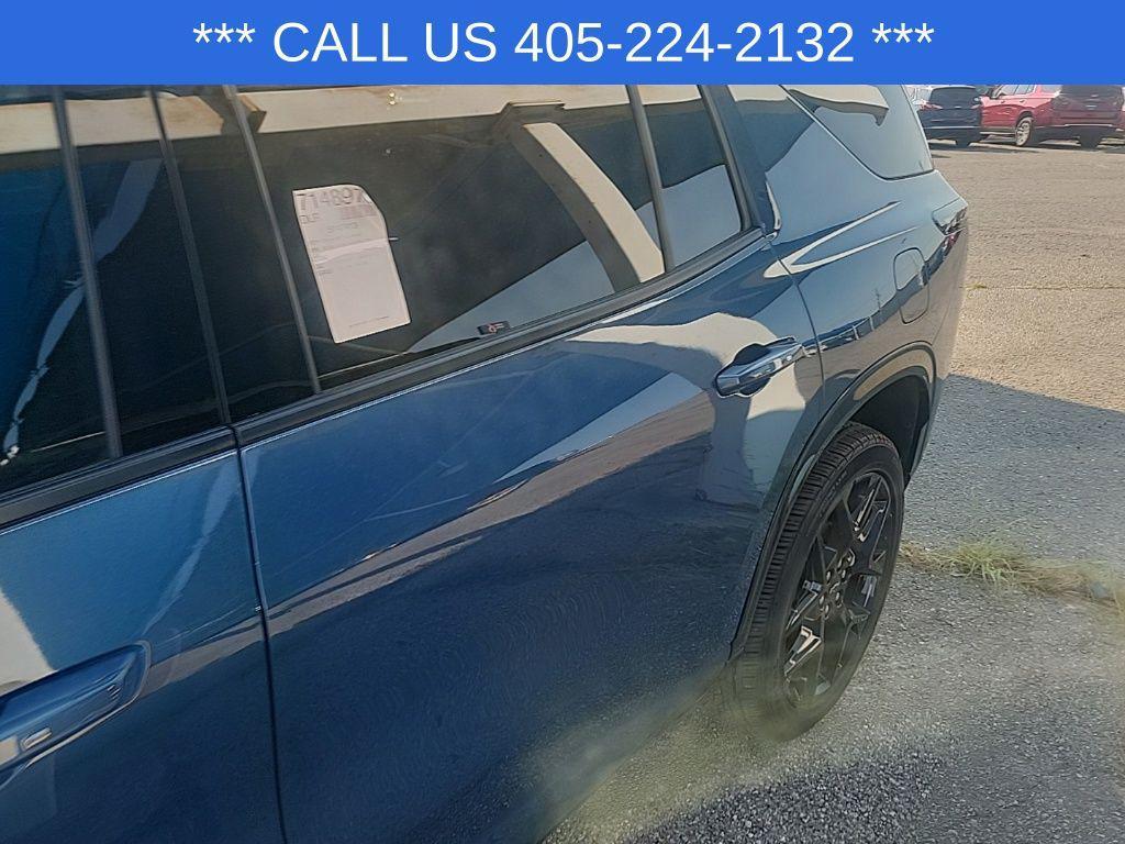used 2024 Chevrolet Traverse car, priced at $49,990