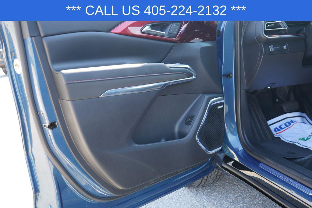 used 2024 Chevrolet Traverse car, priced at $49,990