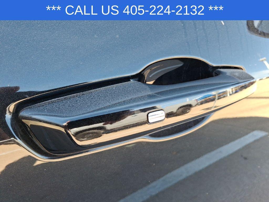 used 2025 Chevrolet Traverse car, priced at $36,029