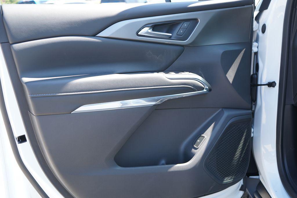 new 2026 Chevrolet Traverse car, priced at $42,387