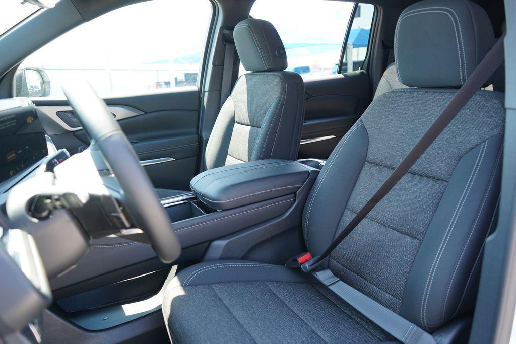 new 2026 Chevrolet Traverse car, priced at $42,387