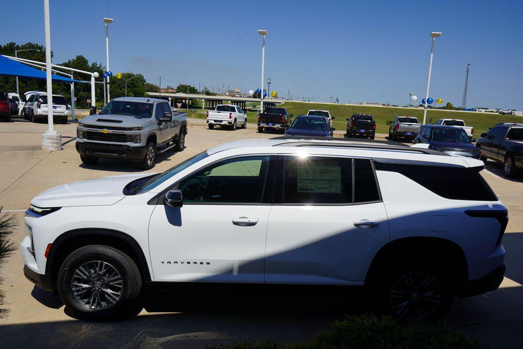new 2026 Chevrolet Traverse car, priced at $42,387