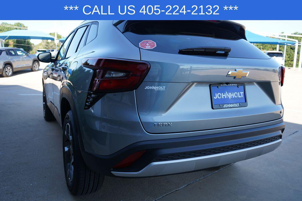 new 2025 Chevrolet Trax car, priced at $24,500