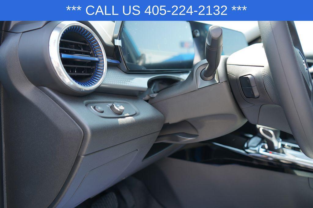 new 2025 Chevrolet Trax car, priced at $24,285