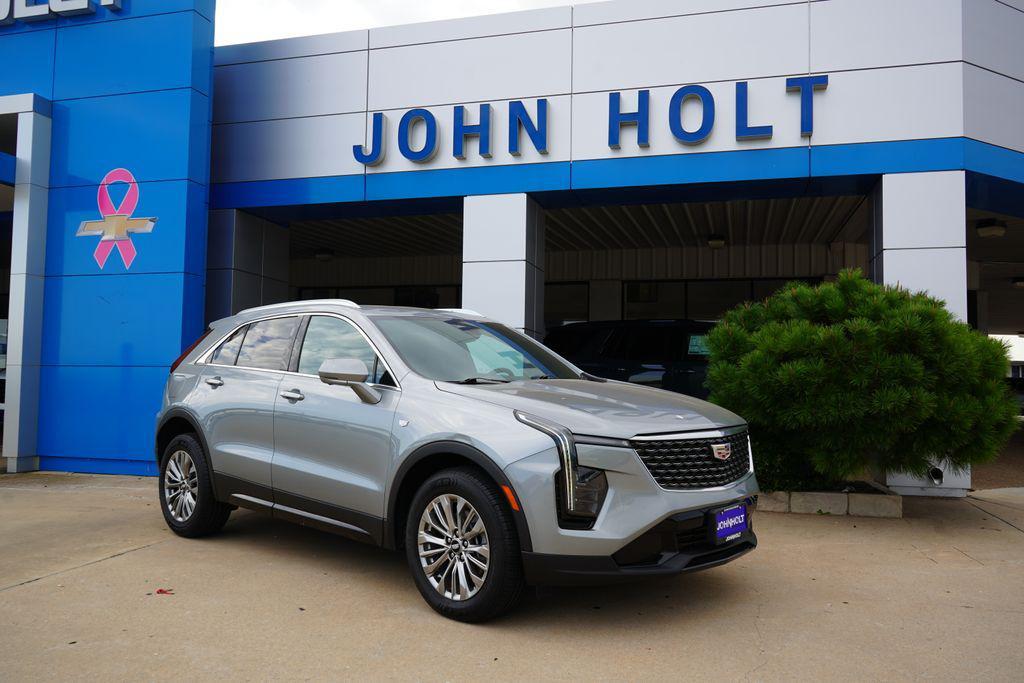 used 2025 Cadillac XT4 car, priced at $31,800